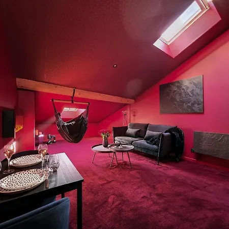 Apartment Rouge Baiser Avec Jacuzzi Privatif - Loveroom Insolite *