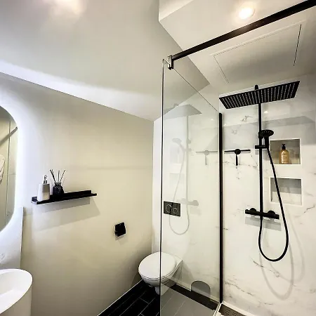 Rouge Baiser Avec Jacuzzi Privatif - Loveroom Insolite Apartment