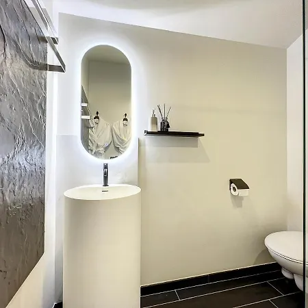 Apartment Rouge Baiser Avec Jacuzzi Privatif - Loveroom Insolite
